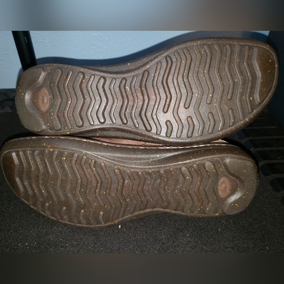 UGG 5587 Brown Leather Sheepskin Lined Boots Size 8 - Picture 9 of 10